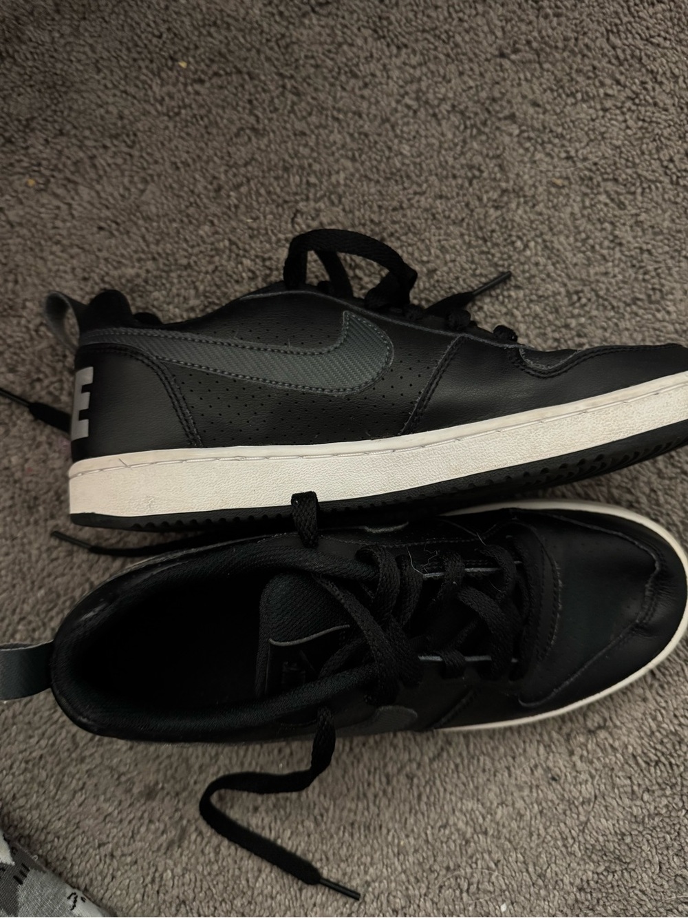 Nike Black and White Kids Court Borough Low-Top Sneakers Youth size 5.5 Shoes